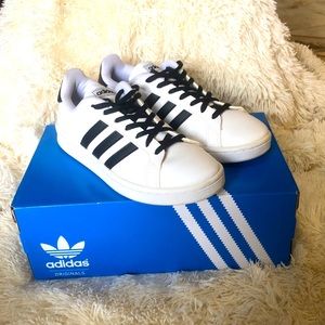 SIZE 7 WOMENS Adidas